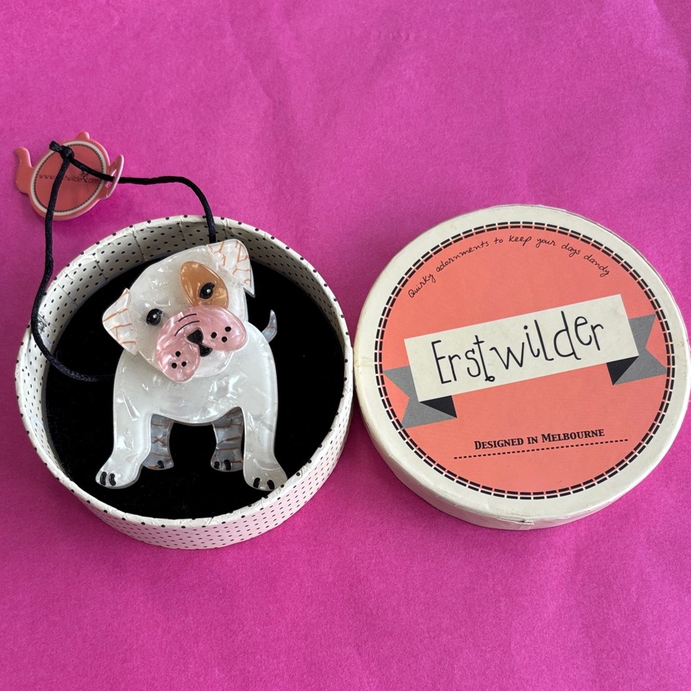 Erstwilder Bulldog TACITURN TACO brooch NWB